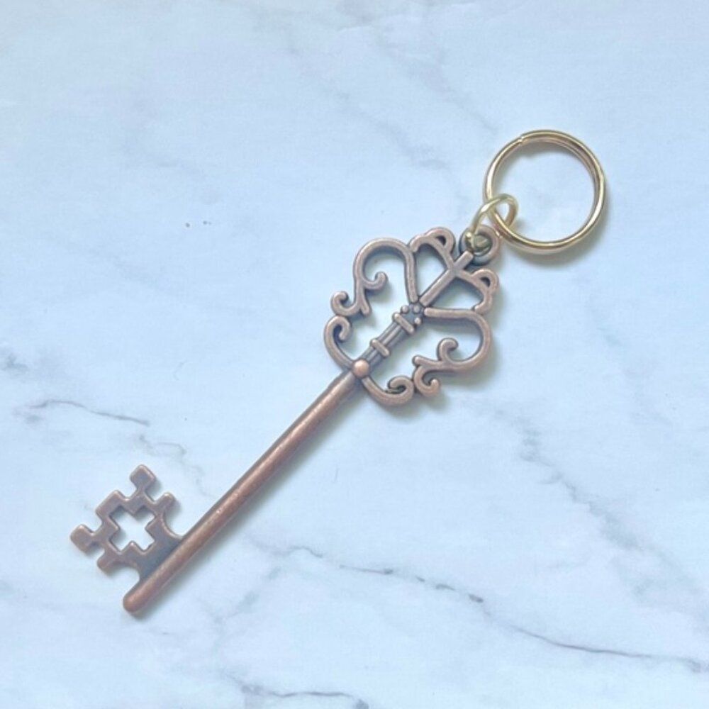 Medium Vintage Style Skeleton Key Copper Keychain